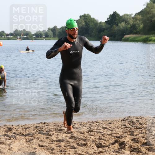15.06.2025 - 27. Vierlanden-Triathlon Lena Gebhardt http://msf.ph/oto/8046800 15.06.2025 08:43:49 Schwimmen 23, 32, 84, 113 meine-sportfotos.de