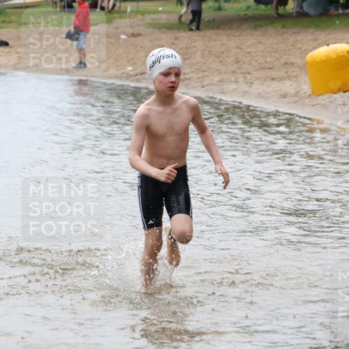 21.06.2025 - 27. Vierlanden-Triathlon Lena Gebhardt http://msf.ph/oto/8046801 15.06.2025 15:01:52 Schwimmen  meine-sportfotos.de