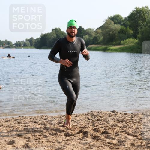 15.06.2025 - 27. Vierlanden-Triathlon Lena Gebhardt http://msf.ph/oto/8046803 15.06.2025 08:43:50 Schwimmen 23, 84, 113, 183 meine-sportfotos.de