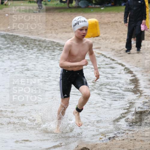 21.06.2025 - 27. Vierlanden-Triathlon Lena Gebhardt http://msf.ph/oto/8046805 15.06.2025 15:01:52 Schwimmen  meine-sportfotos.de