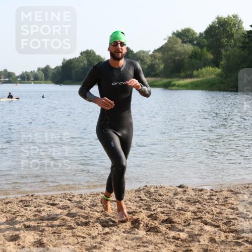 15.06.2025 - 27. Vierlanden-Triathlon Lena Gebhardt http://msf.ph/oto/8046807 15.06.2025 08:43:50 Schwimmen 23, 84, 113, 183 meine-sportfotos.de