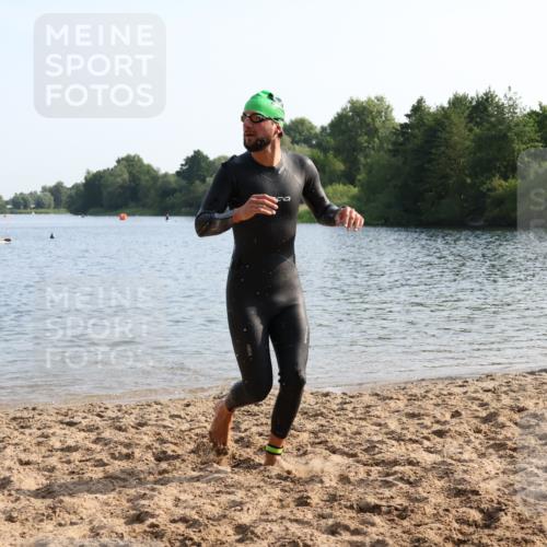 15.06.2025 - 27. Vierlanden-Triathlon Lena Gebhardt http://msf.ph/oto/8046811 15.06.2025 08:43:50 Schwimmen 23, 84, 113, 183 meine-sportfotos.de