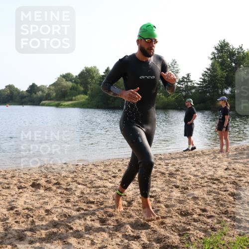 15.06.2025 - 27. Vierlanden-Triathlon Lena Gebhardt http://msf.ph/oto/8046822 15.06.2025 08:43:51 Schwimmen 23, 84, 113, 183 meine-sportfotos.de
