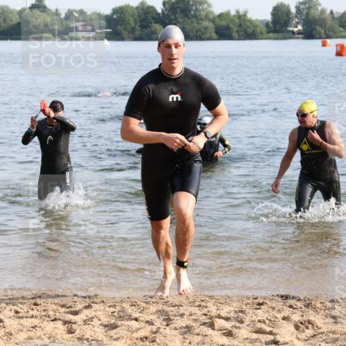 15.06.2025 - 27. Vierlanden-Triathlon Lena Gebhardt http://msf.ph/oto/8046829 15.06.2025 08:43:53 Schwimmen 23, 84, 113, 183 meine-sportfotos.de