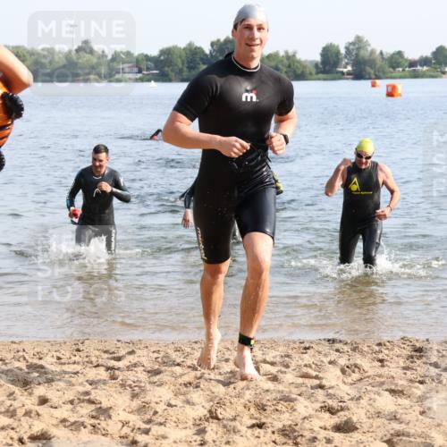 15.06.2025 - 27. Vierlanden-Triathlon Lena Gebhardt http://msf.ph/oto/8046833 15.06.2025 08:43:53 Schwimmen 23, 84, 113, 183 meine-sportfotos.de