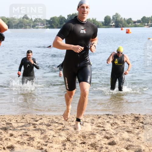 15.06.2025 - 27. Vierlanden-Triathlon Lena Gebhardt http://msf.ph/oto/8046837 15.06.2025 08:43:53 Schwimmen 23, 84, 113, 183 meine-sportfotos.de