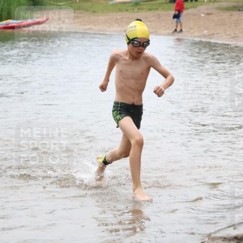 21.06.2025 - 27. Vierlanden-Triathlon Lena Gebhardt http://msf.ph/oto/8046838 15.06.2025 15:01:56 Schwimmen  meine-sportfotos.de
