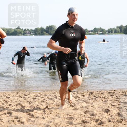 15.06.2025 - 27. Vierlanden-Triathlon Lena Gebhardt http://msf.ph/oto/8046841 15.06.2025 08:43:54 Schwimmen 23, 84, 97, 113, 153, 183 meine-sportfotos.de