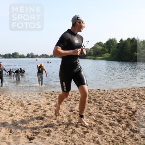 15.06.2025 - 27. Vierlanden-Triathlon Lena Gebhardt http://msf.ph/oto/8046857 15.06.2025 08:43:55 Schwimmen 23, 84, 97, 113, 153, 183 meine-sportfotos.de