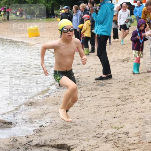 21.06.2025 - 27. Vierlanden-Triathlon Lena Gebhardt http://msf.ph/oto/8046859 15.06.2025 15:01:57 Schwimmen  meine-sportfotos.de