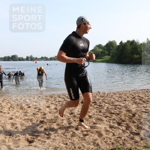 15.06.2025 - 27. Vierlanden-Triathlon Lena Gebhardt http://msf.ph/oto/8046861 15.06.2025 08:43:55 Schwimmen 23, 84, 97, 113, 153, 183 meine-sportfotos.de