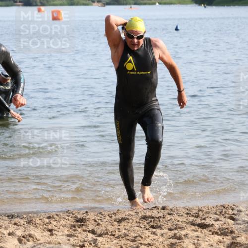 15.06.2025 - 27. Vierlanden-Triathlon Lena Gebhardt http://msf.ph/oto/8046864 15.06.2025 08:43:56 Schwimmen 23, 84, 97, 113, 153, 183 meine-sportfotos.de
