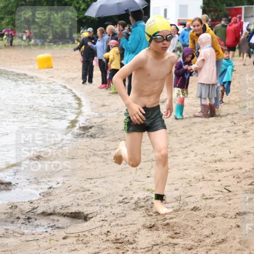 21.06.2025 - 27. Vierlanden-Triathlon Lena Gebhardt http://msf.ph/oto/8046866 15.06.2025 15:01:57 Schwimmen  meine-sportfotos.de