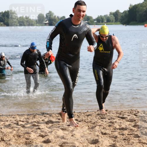 15.06.2025 - 27. Vierlanden-Triathlon Lena Gebhardt http://msf.ph/oto/8046872 15.06.2025 08:43:57 Schwimmen 23, 84, 97, 113, 153, 183 meine-sportfotos.de