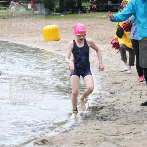 21.06.2025 - 27. Vierlanden-Triathlon Lena Gebhardt http://msf.ph/oto/8046874 15.06.2025 15:02:11 Schwimmen  meine-sportfotos.de