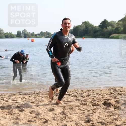 15.06.2025 - 27. Vierlanden-Triathlon Lena Gebhardt http://msf.ph/oto/8046880 15.06.2025 08:43:58 Schwimmen 23, 84, 97, 113, 153, 183 meine-sportfotos.de
