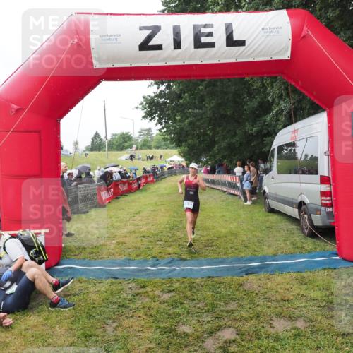 21.06.2025 - 27. Vierlanden-Triathlon MichiJ http://msf.ph/oto/8046899 15.06.2026 14:08:02 Ziel 1183 meine-sportfotos.de