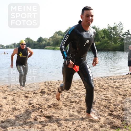 15.06.2025 - 27. Vierlanden-Triathlon Lena Gebhardt http://msf.ph/oto/8046900 15.06.2025 08:43:59 Schwimmen 23, 84, 97, 113, 153, 183 meine-sportfotos.de