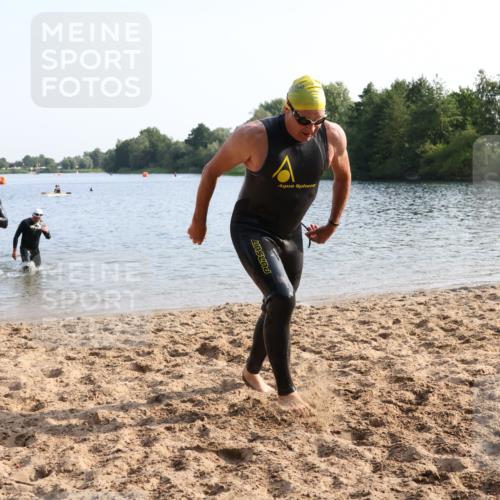15.06.2025 - 27. Vierlanden-Triathlon Lena Gebhardt http://msf.ph/oto/8046912 15.06.2025 08:44:01 Schwimmen 23, 84, 97, 153, 183 meine-sportfotos.de