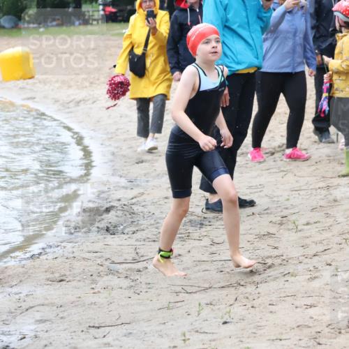 21.06.2025 - 27. Vierlanden-Triathlon Lena Gebhardt http://msf.ph/oto/8046914 15.06.2025 15:02:13 Schwimmen  meine-sportfotos.de