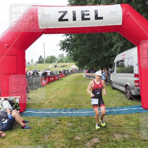 21.06.2025 - 27. Vierlanden-Triathlon MichiJ http://msf.ph/oto/8046915 15.06.2026 14:08:03 Ziel 1183 meine-sportfotos.de