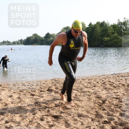 15.06.2025 - 27. Vierlanden-Triathlon Lena Gebhardt http://msf.ph/oto/8046916 15.06.2025 08:44:01 Schwimmen 23, 84, 97, 153, 183 meine-sportfotos.de