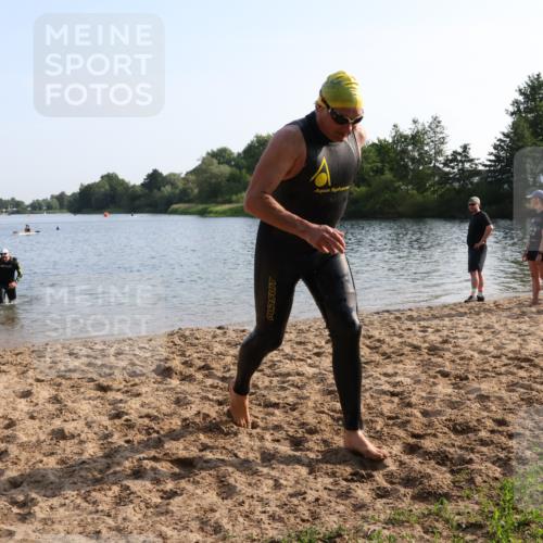 15.06.2025 - 27. Vierlanden-Triathlon Lena Gebhardt http://msf.ph/oto/8046924 15.06.2025 08:44:01 Schwimmen 23, 84, 97, 153, 183 meine-sportfotos.de