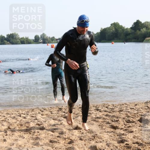 15.06.2025 - 27. Vierlanden-Triathlon Lena Gebhardt http://msf.ph/oto/8046935 15.06.2025 08:44:03 Schwimmen 23, 84, 97, 153, 174, 183 meine-sportfotos.de