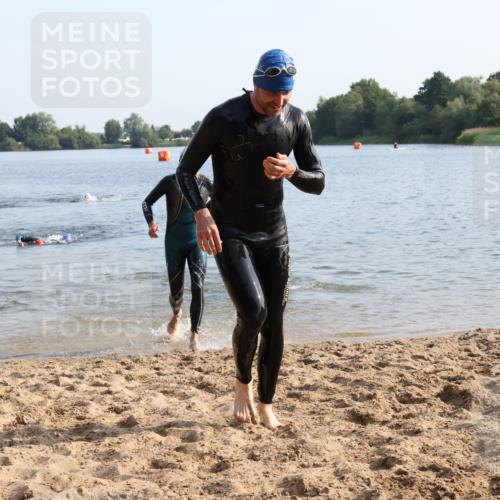 15.06.2025 - 27. Vierlanden-Triathlon Lena Gebhardt http://msf.ph/oto/8046943 15.06.2025 08:44:03 Schwimmen 23, 84, 97, 153, 174, 183 meine-sportfotos.de