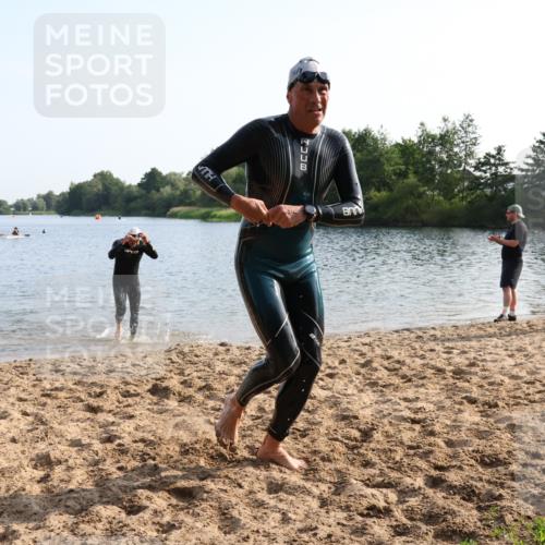 15.06.2025 - 27. Vierlanden-Triathlon Lena Gebhardt http://msf.ph/oto/8046952 15.06.2025 08:44:06 Schwimmen 23, 97, 130, 153, 174, 183 meine-sportfotos.de