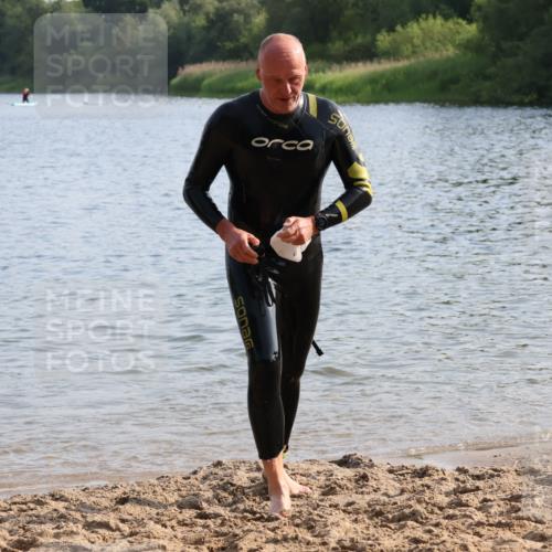 15.06.2025 - 27. Vierlanden-Triathlon Lena Gebhardt http://msf.ph/oto/8046960 15.06.2025 08:44:08 Schwimmen 97, 130, 153, 174, 183 meine-sportfotos.de