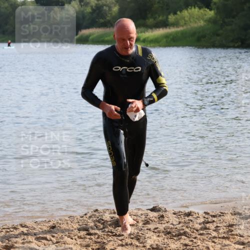15.06.2025 - 27. Vierlanden-Triathlon Lena Gebhardt http://msf.ph/oto/8046961 15.06.2025 08:44:08 Schwimmen 97, 130, 153, 174, 183 meine-sportfotos.de
