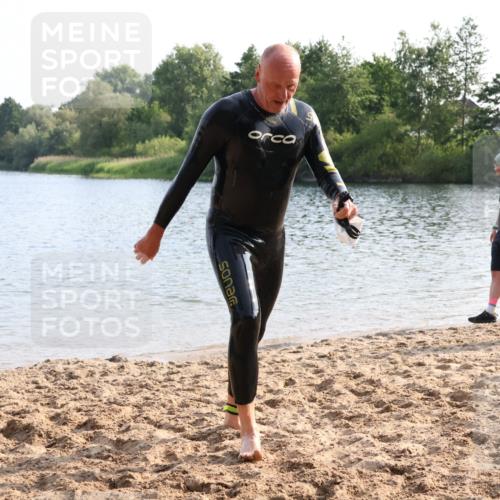15.06.2025 - 27. Vierlanden-Triathlon Lena Gebhardt http://msf.ph/oto/8046969 15.06.2025 08:44:11 Schwimmen 97, 130, 153, 173, 174 meine-sportfotos.de