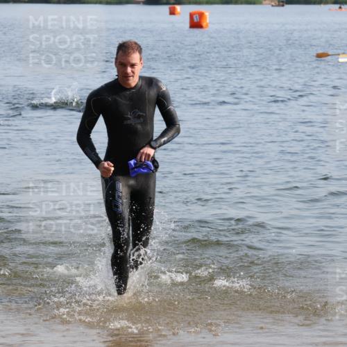 15.06.2025 - 27. Vierlanden-Triathlon Lena Gebhardt http://msf.ph/oto/8046973 15.06.2025 08:44:13 Schwimmen 97, 130, 153, 173, 174 meine-sportfotos.de