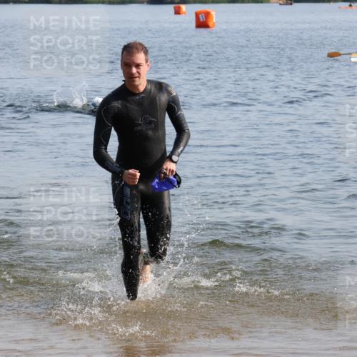15.06.2025 - 27. Vierlanden-Triathlon Lena Gebhardt http://msf.ph/oto/8046975 15.06.2025 08:44:13 Schwimmen 97, 130, 153, 173, 174 meine-sportfotos.de