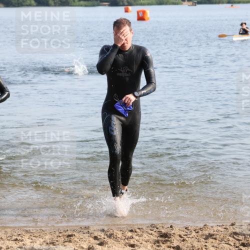 15.06.2025 - 27. Vierlanden-Triathlon Lena Gebhardt http://msf.ph/oto/8046978 15.06.2025 08:44:13 Schwimmen 97, 130, 153, 173, 174 meine-sportfotos.de