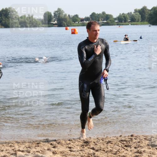 15.06.2025 - 27. Vierlanden-Triathlon Lena Gebhardt http://msf.ph/oto/8046982 15.06.2025 08:44:14 Schwimmen 97, 130, 153, 173, 174 meine-sportfotos.de