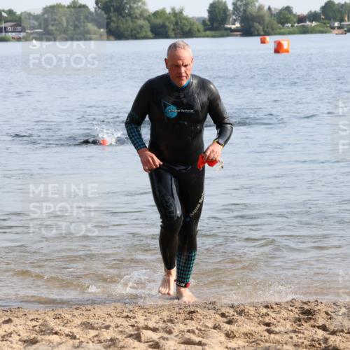 15.06.2025 - 27. Vierlanden-Triathlon Lena Gebhardt http://msf.ph/oto/8046996 15.06.2025 08:44:17 Schwimmen 130, 173, 174 meine-sportfotos.de