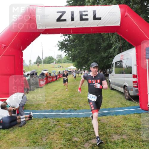 21.06.2025 - 27. Vierlanden-Triathlon MichiJ http://msf.ph/oto/8046997 15.06.2026 14:09:25 Ziel 1133, 1191, 1222 meine-sportfotos.de