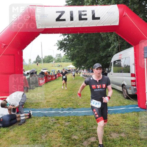 21.06.2025 - 27. Vierlanden-Triathlon MichiJ http://msf.ph/oto/8047000 15.06.2026 14:09:25 Ziel 1133, 1191, 1222 meine-sportfotos.de