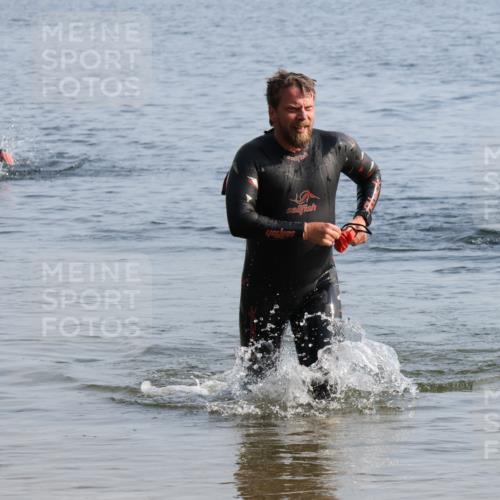 15.06.2025 - 27. Vierlanden-Triathlon Lena Gebhardt http://msf.ph/oto/8047012 15.06.2025 08:44:30 Schwimmen 93, 173 meine-sportfotos.de