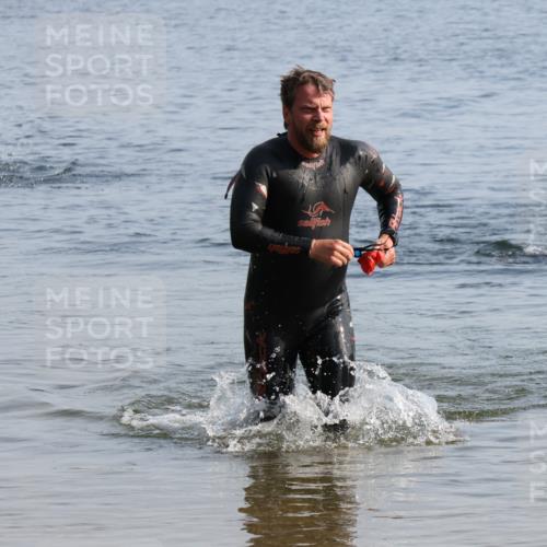 15.06.2025 - 27. Vierlanden-Triathlon Lena Gebhardt http://msf.ph/oto/8047014 15.06.2025 08:44:30 Schwimmen 93, 173 meine-sportfotos.de