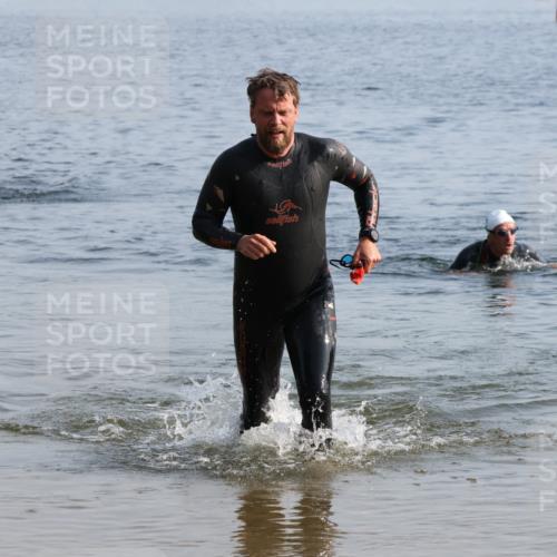15.06.2025 - 27. Vierlanden-Triathlon Lena Gebhardt http://msf.ph/oto/8047018 15.06.2025 08:44:31 Schwimmen 93 meine-sportfotos.de