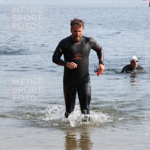 15.06.2025 - 27. Vierlanden-Triathlon Lena Gebhardt http://msf.ph/oto/8047020 15.06.2025 08:44:31 Schwimmen 93 meine-sportfotos.de