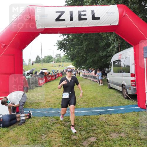 21.06.2025 - 27. Vierlanden-Triathlon MichiJ http://msf.ph/oto/8047026 15.06.2026 14:09:27 Ziel 1133, 1190, 1191, 1222 meine-sportfotos.de
