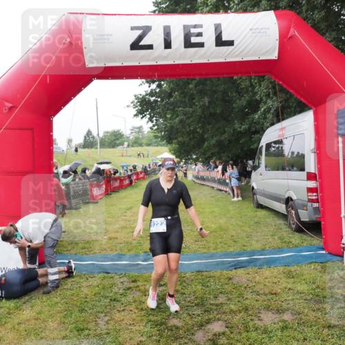 21.06.2025 - 27. Vierlanden-Triathlon MichiJ http://msf.ph/oto/8047028 15.06.2026 14:09:27 Ziel 1133, 1190, 1191, 1222 meine-sportfotos.de