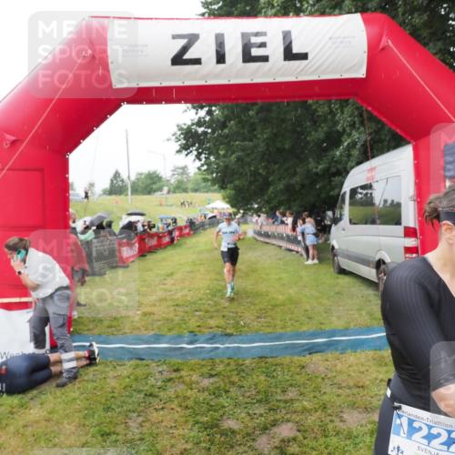 21.06.2025 - 27. Vierlanden-Triathlon MichiJ http://msf.ph/oto/8047046 15.06.2026 14:09:29 Ziel 1133, 1190, 1191, 1222 meine-sportfotos.de