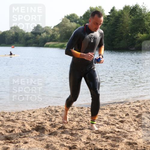 15.06.2025 - 27. Vierlanden-Triathlon Lena Gebhardt http://msf.ph/oto/8047060 15.06.2025 08:44:46 Schwimmen 81, 160 meine-sportfotos.de