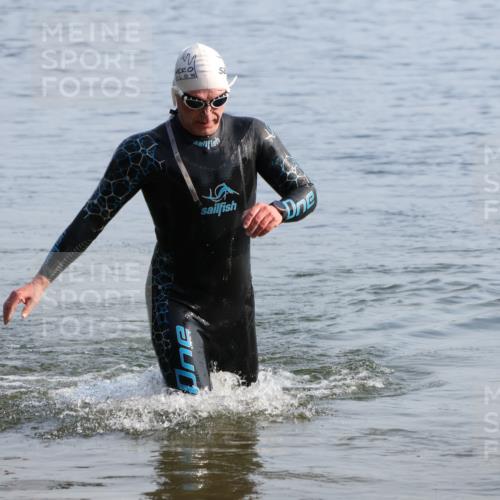 15.06.2025 - 27. Vierlanden-Triathlon Lena Gebhardt http://msf.ph/oto/8047062 15.06.2025 08:44:48 Schwimmen 81, 160 meine-sportfotos.de