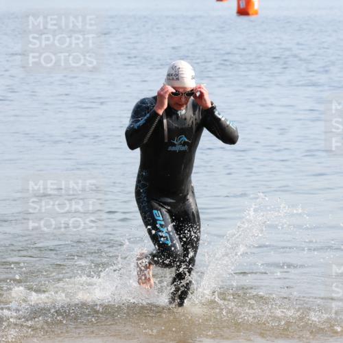 15.06.2025 - 27. Vierlanden-Triathlon Lena Gebhardt http://msf.ph/oto/8047070 15.06.2025 08:44:51 Schwimmen 81, 160 meine-sportfotos.de